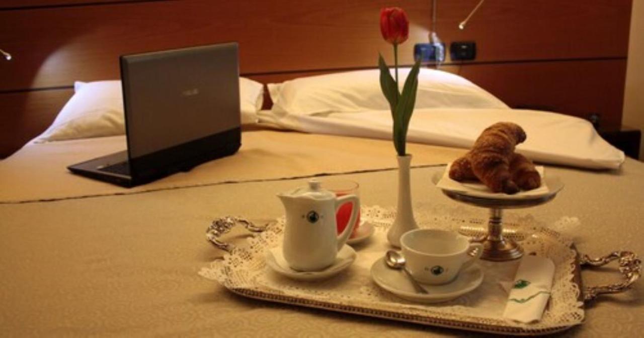 Best Western Hotel Dei Cavalieri บาร์เลตตา ภายนอก รูปภาพ